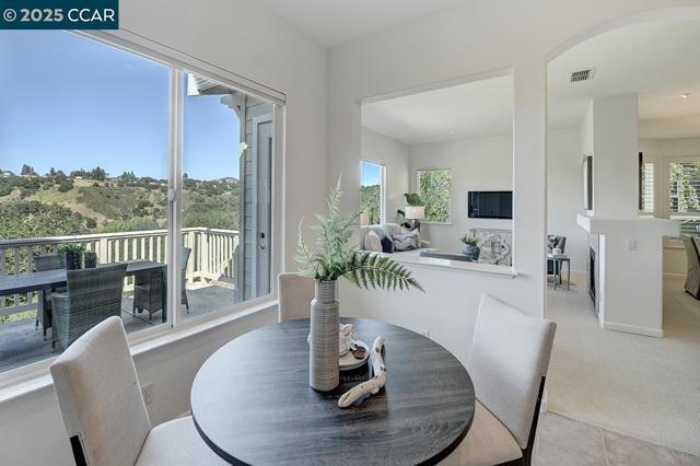2916 Saklan Indian Dr, Walnut Creek CA: https://media.crmls.org/mediaz/881c9798-9d4f-4db2-99d9-ebcffad60441.jpg