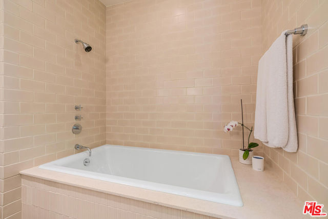 2232 Stradella Road, Los Angeles CA: https://media.crmls.org/mediaz/881cdae4-f964-4418-9ba3-6cb3419997e6.jpg
