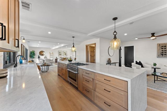 5777 Desert View Drive, La Jolla CA: https://media.crmls.org/mediaz/881cf5c5-4b0f-48dd-873c-a55051b09de2.jpg