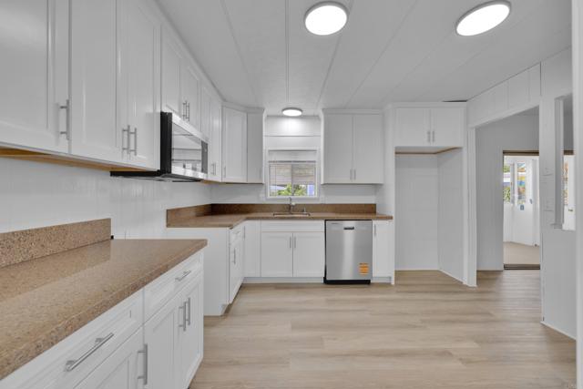 1120 Pepper Dr, El Cajon CA: https://media.crmls.org/mediaz/881d2a42-0a08-4e7b-bc7d-bfbd7f898bdc.jpg
