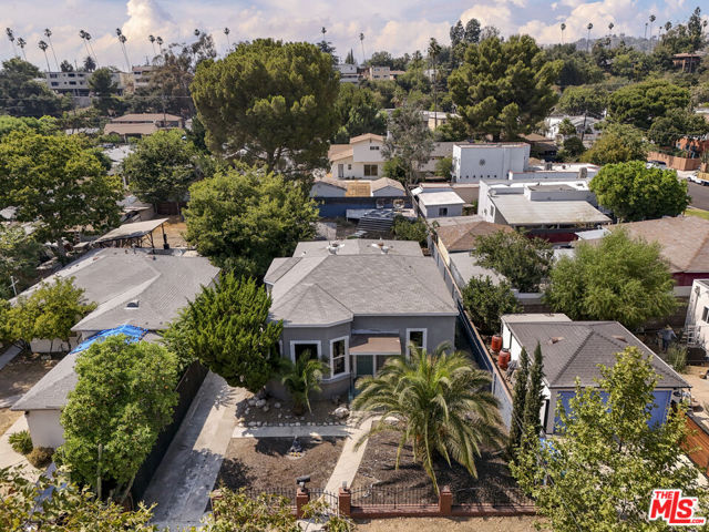 319 Chestnut Avenue, Los Angeles CA: https://media.crmls.org/mediaz/881d656c-9a5c-4ddf-a1e6-d863a3c6d1ec.jpg