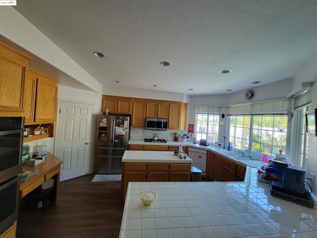 4729 Matterhorn Ct, Antioch CA: https://media.crmls.org/mediaz/881d6a56-ee4b-4273-9146-3b661a4095fd.jpg