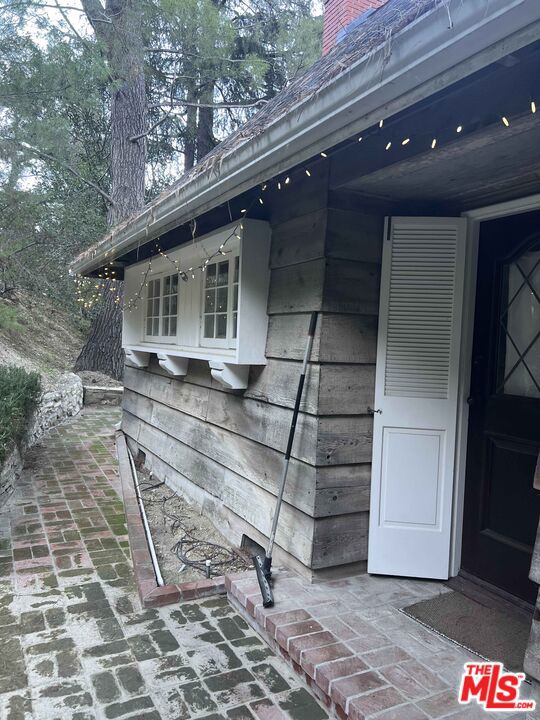 14807 Round Valley Drive, Sherman Oaks CA: https://media.crmls.org/mediaz/881d953f-27d3-4ff0-a2fe-f9f8cf9ee90a.jpg