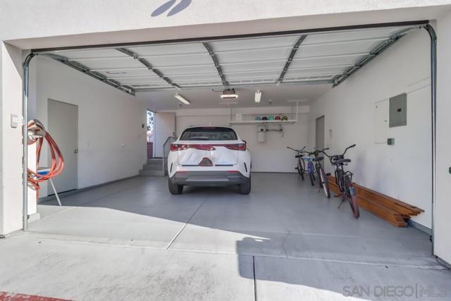 1016 1st St, Coronado CA: https://media.crmls.org/mediaz/881e7b2a-fb50-4310-ad96-51dcabca8109.jpg