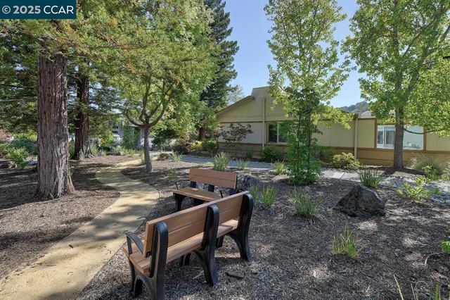 3128 Tice Creek Dr, Walnut Creek CA: https://media.crmls.org/mediaz/881e7bf3-5a87-4e92-b54c-d756861daefe.jpg