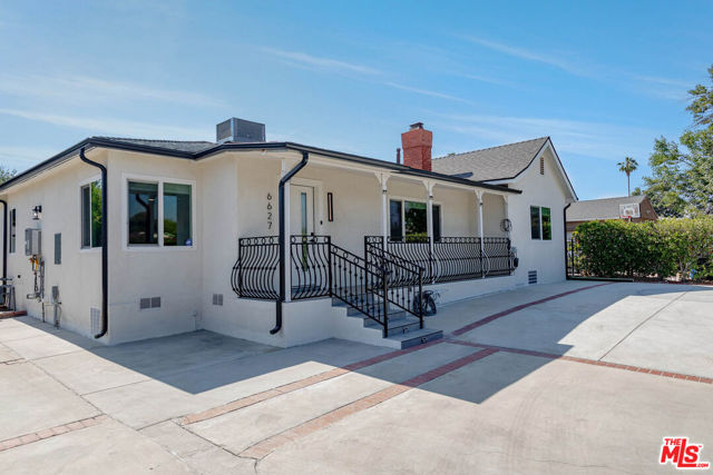 6627 Ranchito Avenue, Valley Glen CA: https://media.crmls.org/mediaz/881ec3f0-339c-4bb9-a957-ae12e80eacc3.jpg