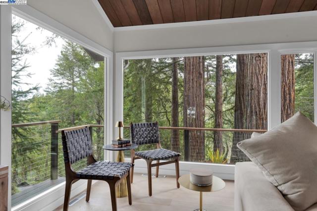 90 Upper Briar Road, Kentfield CA: https://media.crmls.org/mediaz/881efc8f-9e6a-4e92-adeb-8b5d60bb4d2a.jpg
