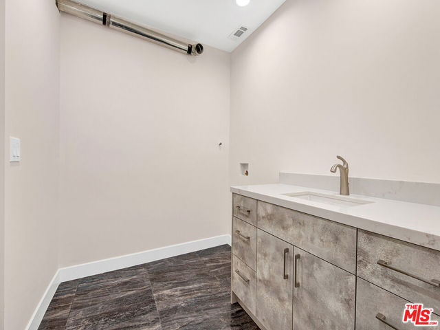 1325 Valley View Road, 201 photo 20
