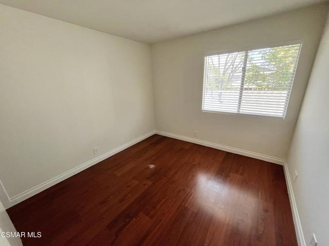 540 Spring Road, Moorpark CA: https://media.crmls.org/mediaz/881f25b6-f5af-4e5a-bd5e-691c8d63971c.jpg