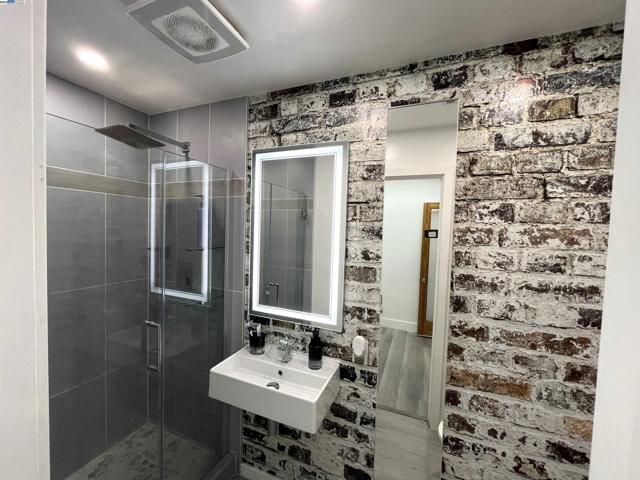 156 Briarwood Dr, Hayward CA: https://media.crmls.org/mediaz/88209b51-349b-4324-83d9-17c7aa591c02.jpg