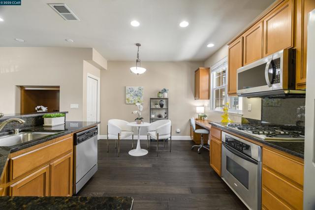 1121 Haven Street, Martinez CA: https://media.crmls.org/mediaz/8820f0e7-92cf-4461-a080-c10b50b2f2b1.jpg