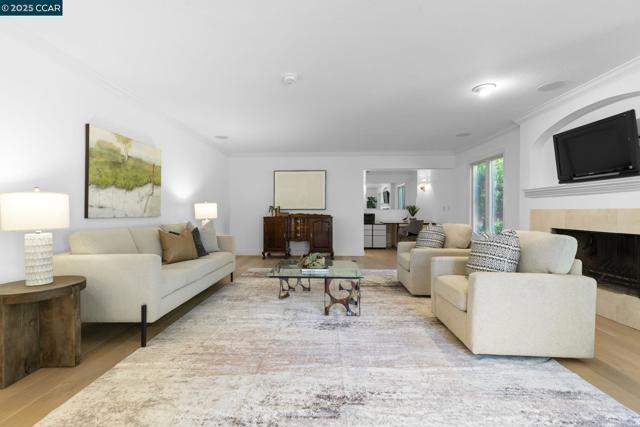 120 Heritage Oaks Pl, Alamo CA: https://media.crmls.org/mediaz/8822095b-0d61-4ed3-b179-58fea8b6a27b.jpg