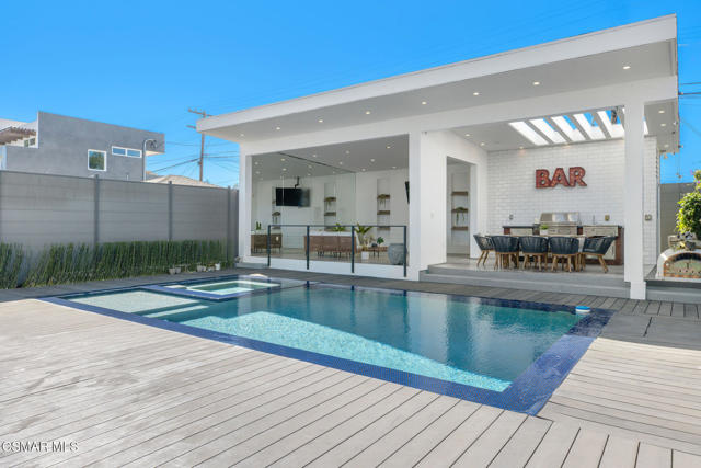 829 Flower Avenue, Venice CA: https://media.crmls.org/mediaz/88224a6b-24e8-4547-bcf5-2aaa6a970b59.jpg