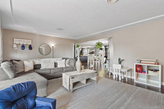 Detail Gallery Image 8 of 39 For 6114 Tarragona Dr, San Diego,  CA 92115 - 4 Beds | 2 Baths
