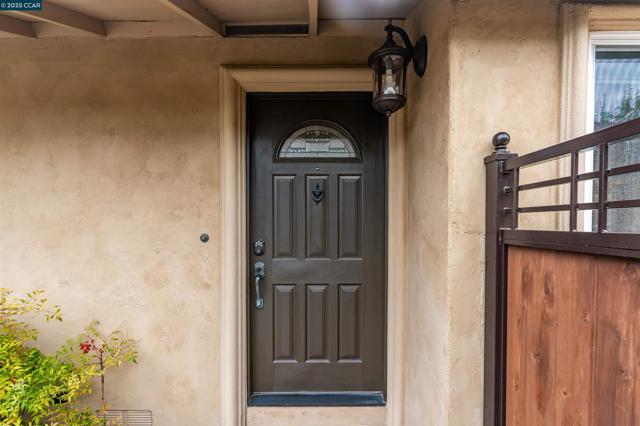5588 Gonzalez Ct, Concord CA: https://media.crmls.org/mediaz/8823bfd9-223f-46f5-9851-9781ec09a558.jpg