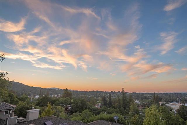 25 Grove Street, Los Gatos CA: https://media.crmls.org/mediaz/8823e2d2-a98d-4b04-9eee-9b1910fc97c9.jpg