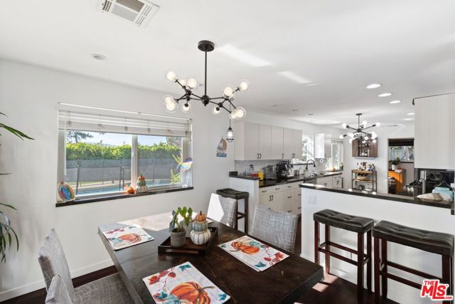 7130 Gateshead Way, West Hills CA: https://media.crmls.org/mediaz/88247f02-0c5e-4513-84aa-d19257324007.jpg