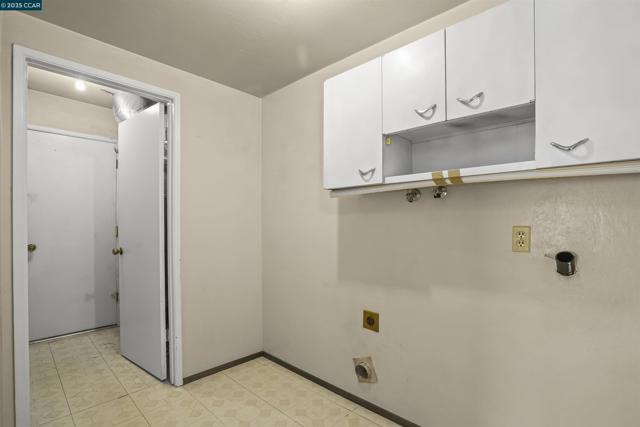 220 Daylight Pl, Danville CA: https://media.crmls.org/mediaz/8824f3fe-2d16-4edc-8ef6-4dfa4c963ee3.jpg