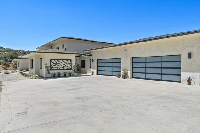 573 Lilac Ranch Rd, Alpine CA: https://media.crmls.org/mediaz/882505e0-a5ab-4260-b251-75bd58551765.jpg