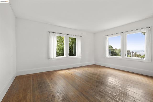 1001 Cragmont Ave, Berkeley CA: https://media.crmls.org/mediaz/88251dde-e0ea-4c9e-ae16-0f6b08f663c7.jpg