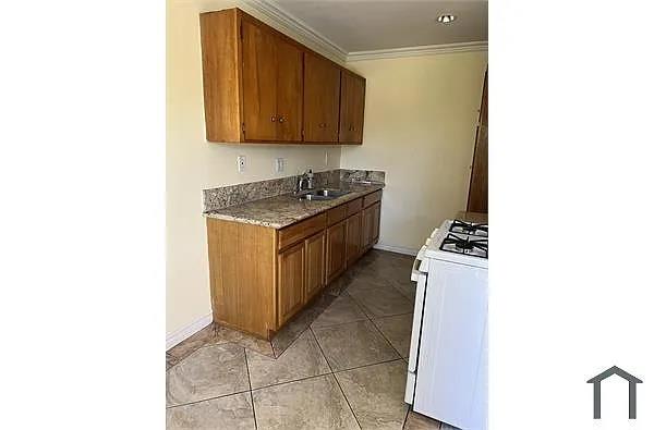 1256 Placentia Avenue, Anaheim CA: https://media.crmls.org/mediaz/8825da58-f6dd-4382-9dfa-0e4f8fd8c4d7.jpg