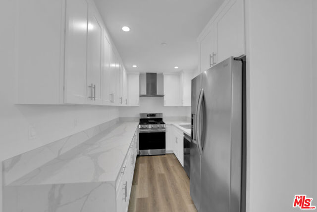 1254 9th Street, Santa Monica CA: https://media.crmls.org/mediaz/8825fd9c-4677-4532-ac41-89f536cd41dd.jpg