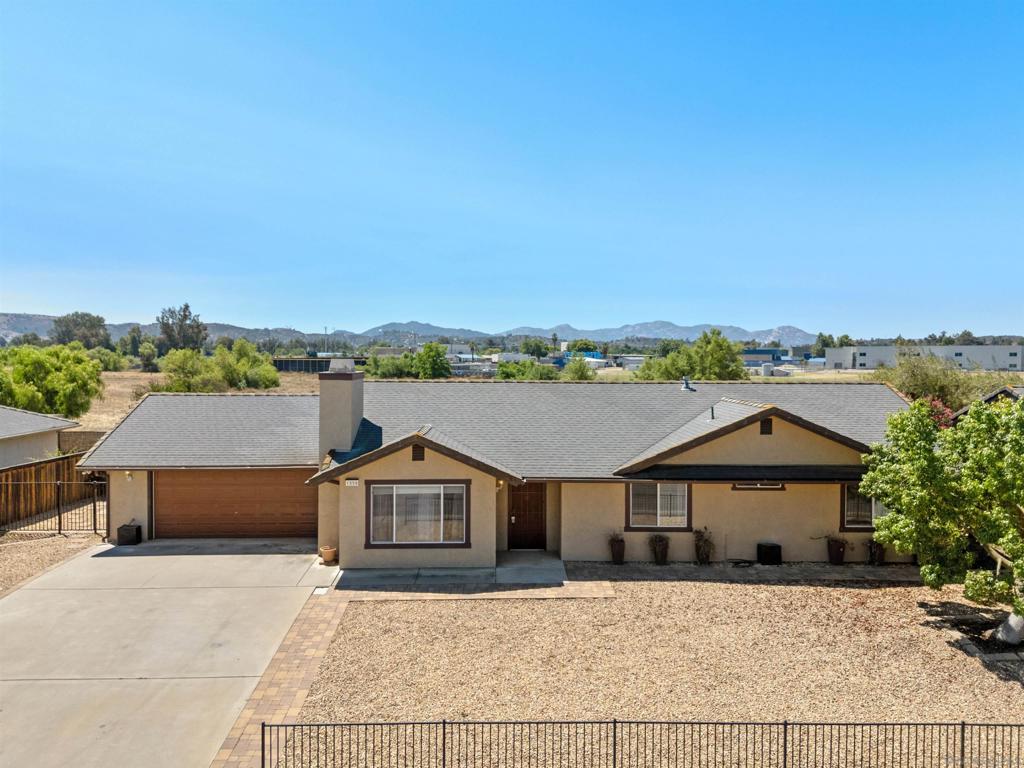 1558 Angel Pl