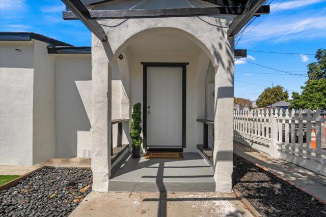 1025 N 12th Street, San Jose CA: https://media.crmls.org/mediaz/8826946f-012d-4769-88c3-37400b674ffd.jpg