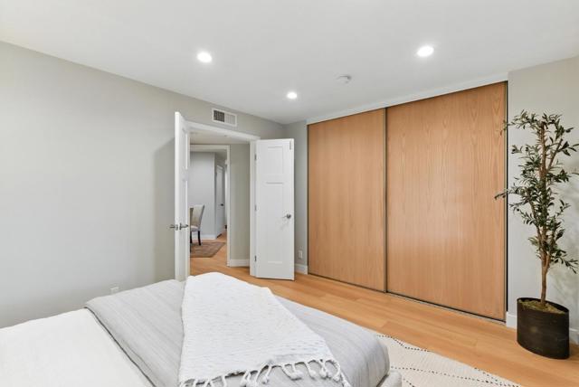 999 W Evelyn Terrace, Sunnyvale CA: https://media.crmls.org/mediaz/882811c3-badf-459a-8573-41d7edaf1153.jpg
