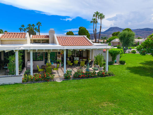 35983 Paseo Circulo E, Cathedral City CA: https://media.crmls.org/mediaz/8828bc77-0bdb-49dc-8da0-4d3f2e68f2bb.jpg