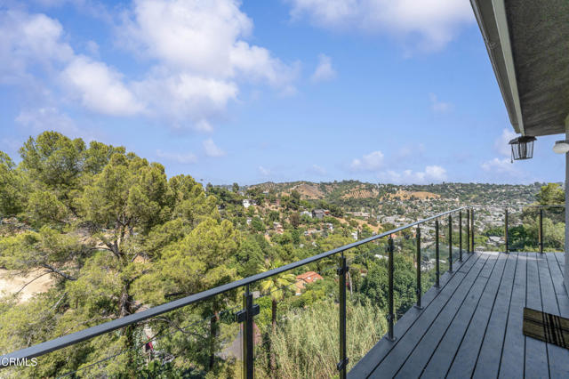 453 Frontenac Avenue, Los Angeles CA: https://media.crmls.org/mediaz/8829281b-d8c9-43f9-ac79-16e1f756d483.jpg