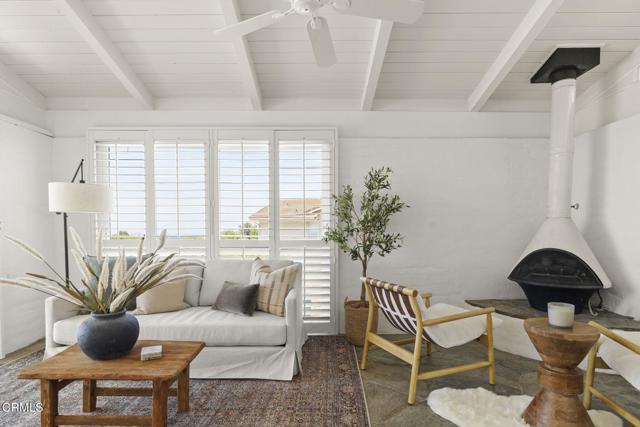 7090 El Malabar Drive, Ventura CA: https://media.crmls.org/mediaz/882951a2-a4a0-46f9-938c-d6029d60b74f.jpg
