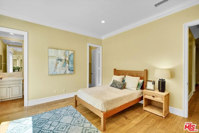 29734 Mulholland Highway, Agoura Hills CA: https://media.crmls.org/mediaz/8829a916-6e09-48fd-a7f5-476cc6689f26.jpg