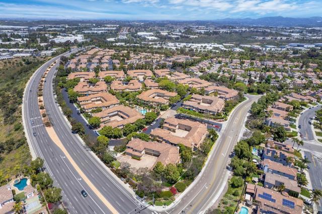 6342 Citracado Cir, Carlsbad CA: https://media.crmls.org/mediaz/882a27bf-dd0f-49c7-8a95-afa546ba9e8d.jpg