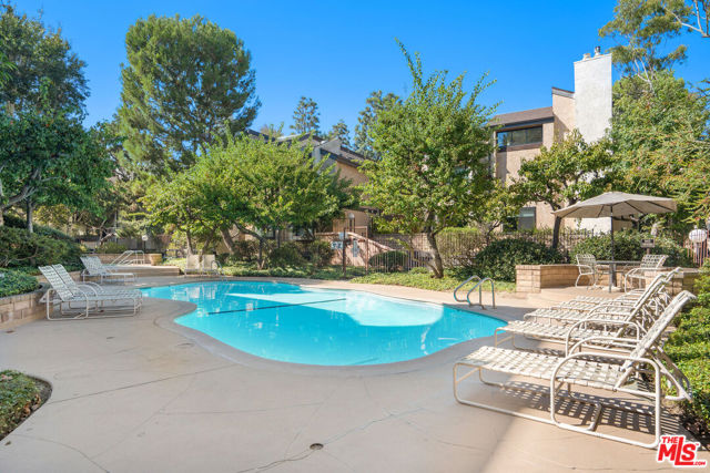 8114 Manitoba Street, Playa del Rey CA: https://media.crmls.org/mediaz/882a60d3-e344-43f1-8674-a28644266bea.jpg