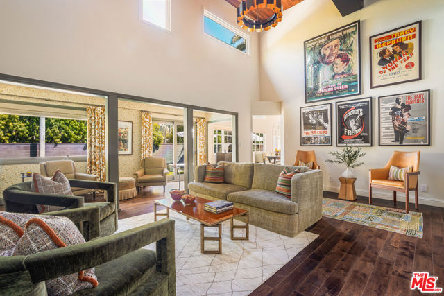2770 La Castana Drive, Los Angeles CA: https://media.crmls.org/mediaz/882a76fb-93be-42a7-b2a8-972bfac19072.jpg