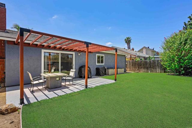 15576 Paseo Ajanta, San Diego CA: https://media.crmls.org/mediaz/882acabc-244d-4423-8b70-160d11bebde2.jpg