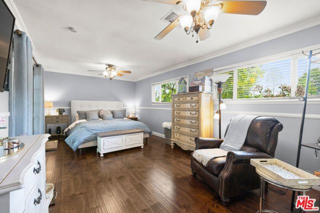 6432 Petit Avenue, Van Nuys CA: https://media.crmls.org/mediaz/882ace9c-61ed-4604-bdc3-083fa65a6a29.jpg