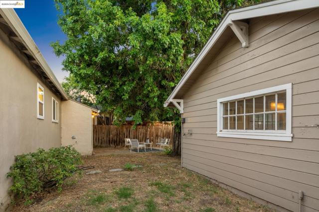 2670 Crescent Dr, Concord CA: https://media.crmls.org/mediaz/882ad0a4-715b-465d-a51b-2fd8836e3c13.jpg