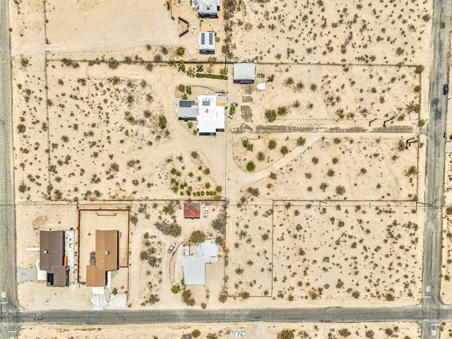 7648 Araby Avenue, 29 Palms CA: https://media.crmls.org/mediaz/882b1d73-27df-453d-b119-9c0180aec69a.jpg