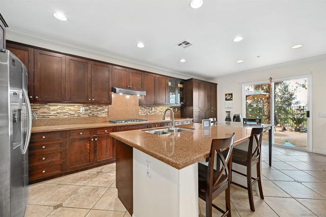 10562 Aspen Gln, Escondido CA: https://media.crmls.org/mediaz/882b3cc0-f18c-40e6-8fff-60c1f14daed6.jpg