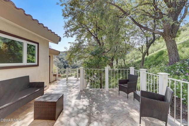 7 Bell Canyon Road, Bell Canyon CA: https://media.crmls.org/mediaz/882b969b-faff-48ca-8ab8-b76690ef8db0.jpg