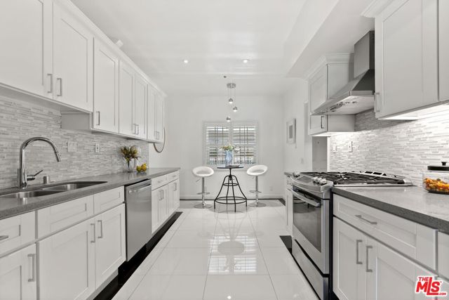 2025 S Beverly Glen Boulevard, Los Angeles CA: https://media.crmls.org/mediaz/882c2d4a-a607-4ca8-ae01-13da18fe2d9b.jpg