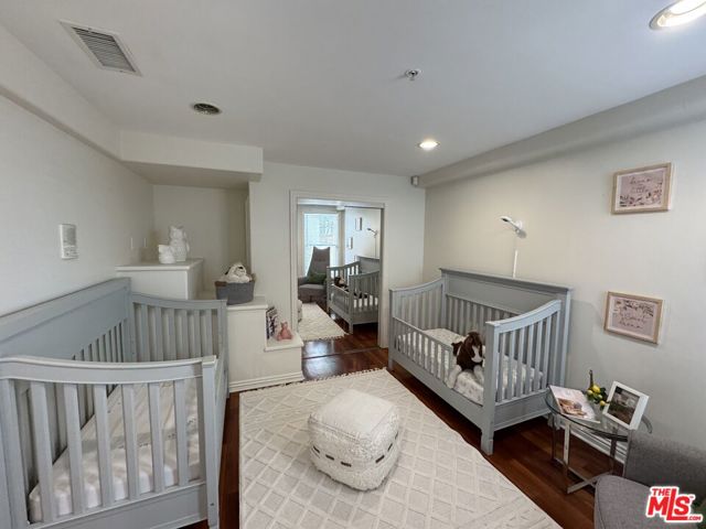 844 3rd Street, Santa Monica CA: https://media.crmls.org/mediaz/882ccae9-903e-4d74-8331-baeacd997410.jpg