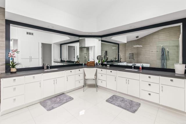 54877 Inverness Way, La Quinta CA: https://media.crmls.org/mediaz/882d32e6-37e0-4a35-b206-f007597c4f9e.jpg