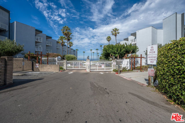 620 The village, Redondo Beach, California 90277, 2 Bedrooms Bedrooms, ,2 BathroomsBathrooms,Residential,Sold,The village,22183607