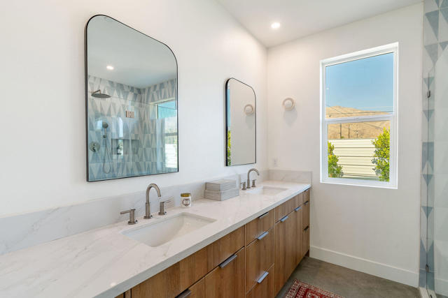 361 W Sunview Avenue, Palm Springs CA: https://media.crmls.org/mediaz/882deffa-723d-4b26-8dcb-ef3aae75dd0f.jpg