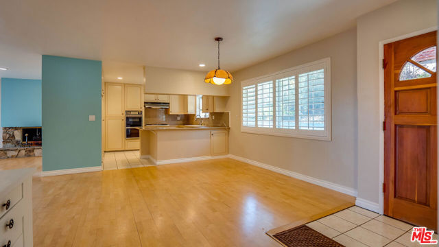 9631 CRYSTAL VIEW Drive, Tujunga CA: https://media.crmls.org/mediaz/882e85d8-28aa-4597-b8c4-b0c61e74f88c.jpg