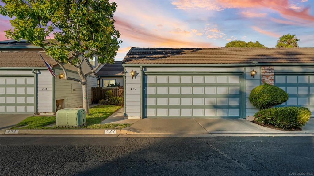 422 Devonshire Gln - photo 3