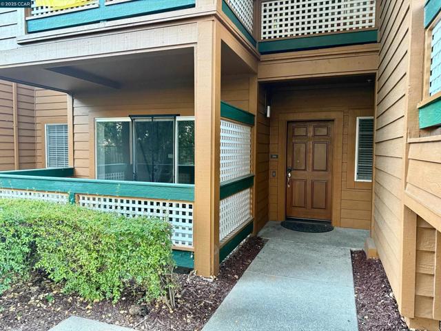 216 Stone Pine Ln, San Ramon CA: https://media.crmls.org/mediaz/882e9c9a-2ede-49ed-8e7d-558d048f1b98.jpg